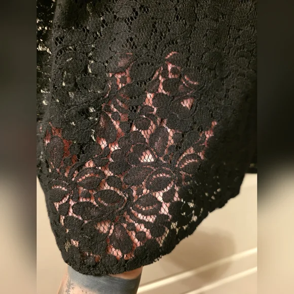 Old Navy Lace Top With Keyhole Back - Picture 5 of 5
